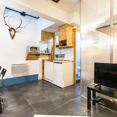 Apartment Pretty 25 M2 In A Lively District *
